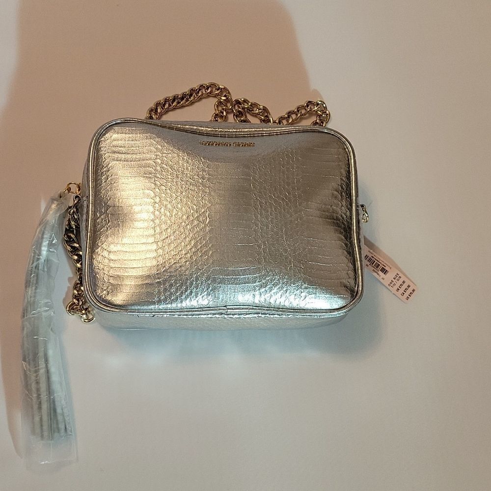 BRAND NEW VICTORIA SECRET SILVER WITH SHOULDER STRAP BAG - Picture 4 of 16